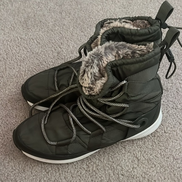 “Aldo- Women’s Fur Boots size 8.5” - Picture 2 of 10